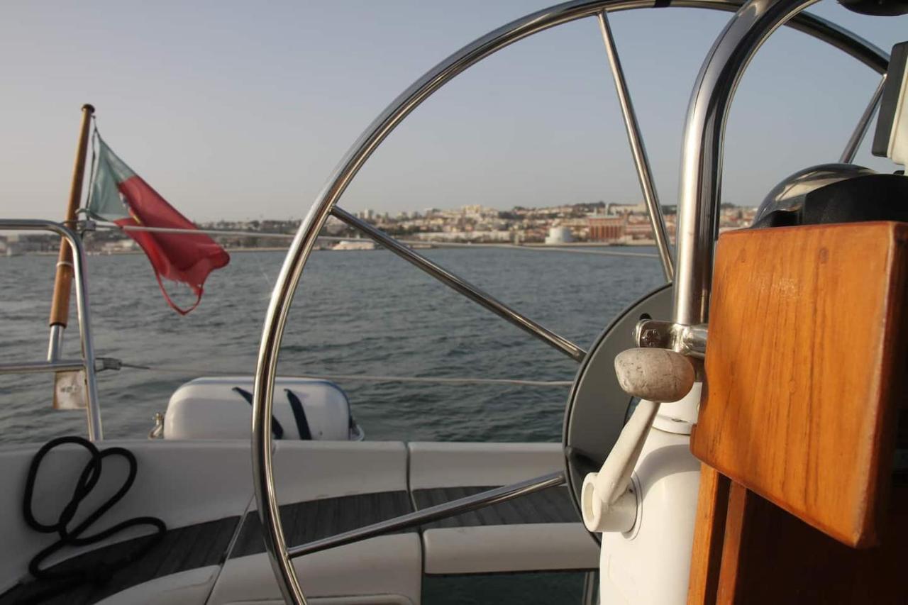 Stay In A Boat - Lisboa Exterior photo