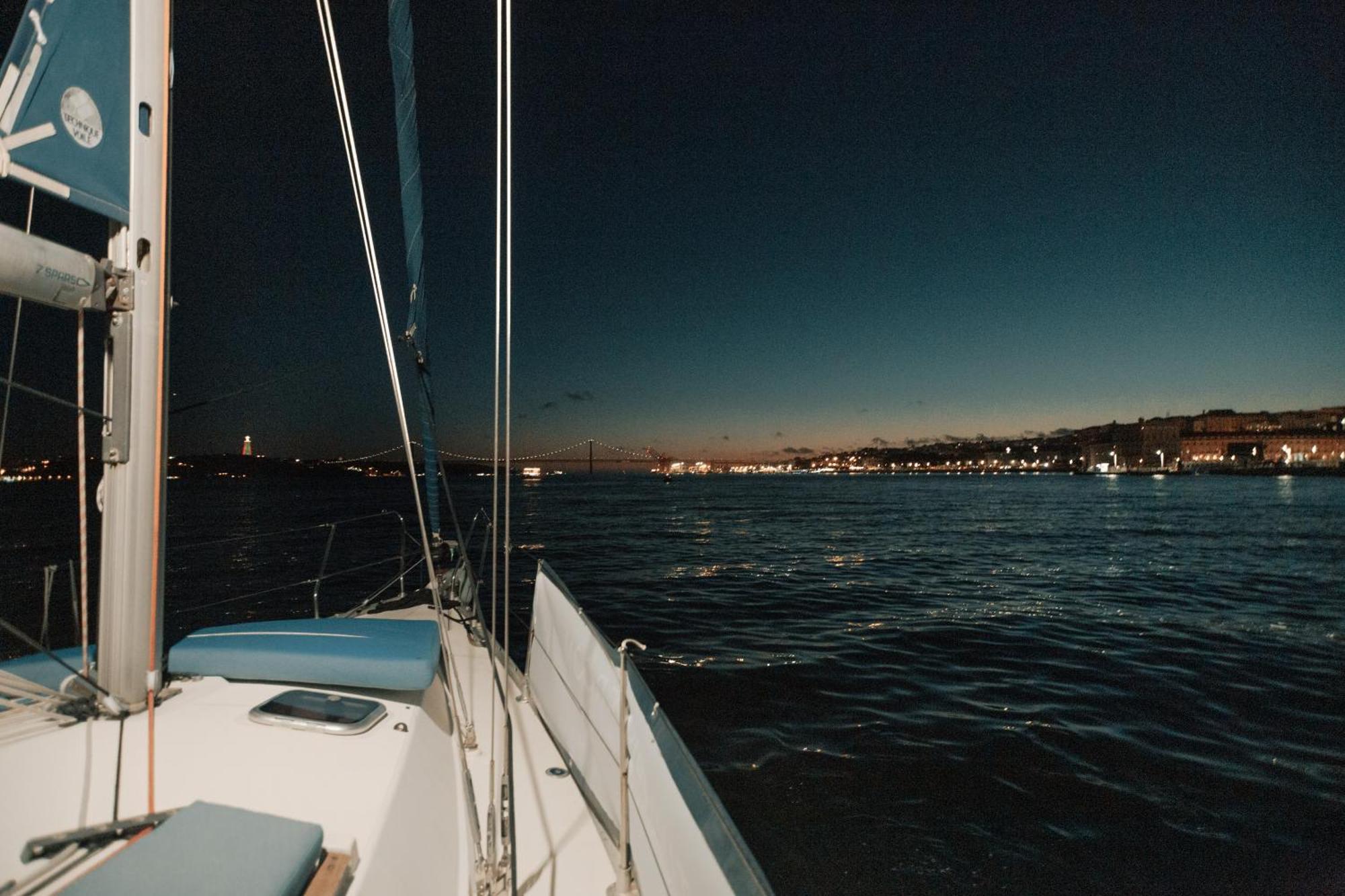 Stay In A Boat - Lisboa Exterior photo